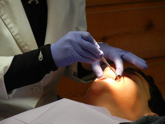 כיצד מרדימים את אזור הפה בטיפולי שיניים אצל ילדים?